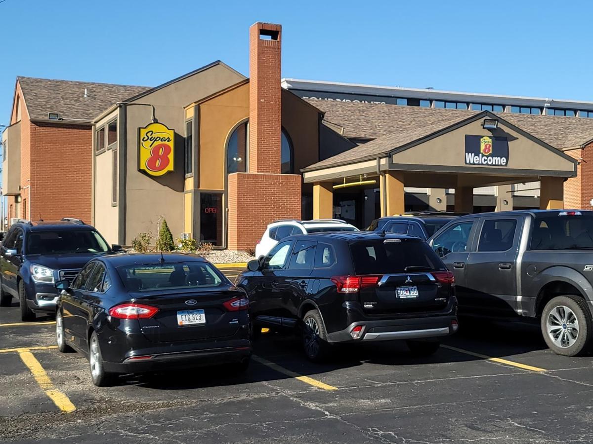 Super 8 By Wyndham Kansas City Airport North Exterior photo