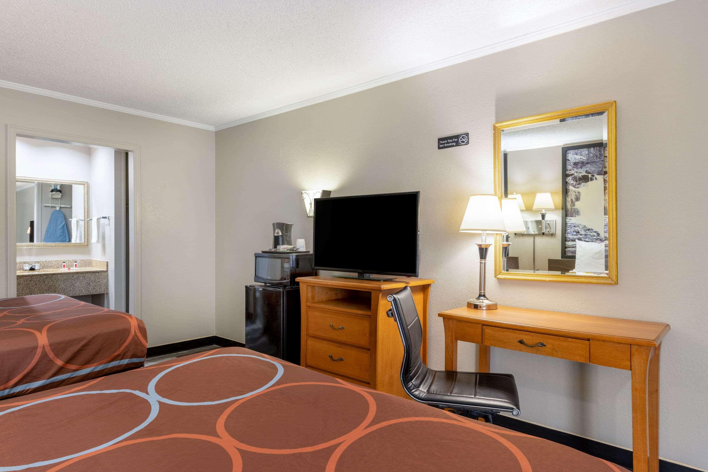 Super 8 By Wyndham Kansas City Airport North Exterior photo