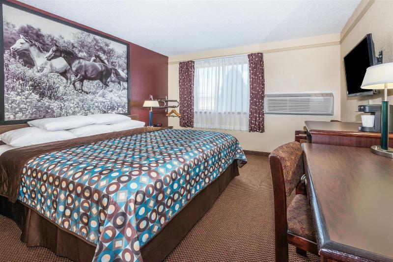 Super 8 By Wyndham Kansas City Airport North Exterior photo