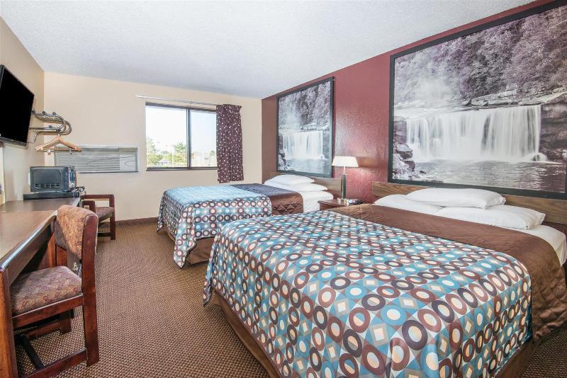 Super 8 By Wyndham Kansas City Airport North Exterior photo